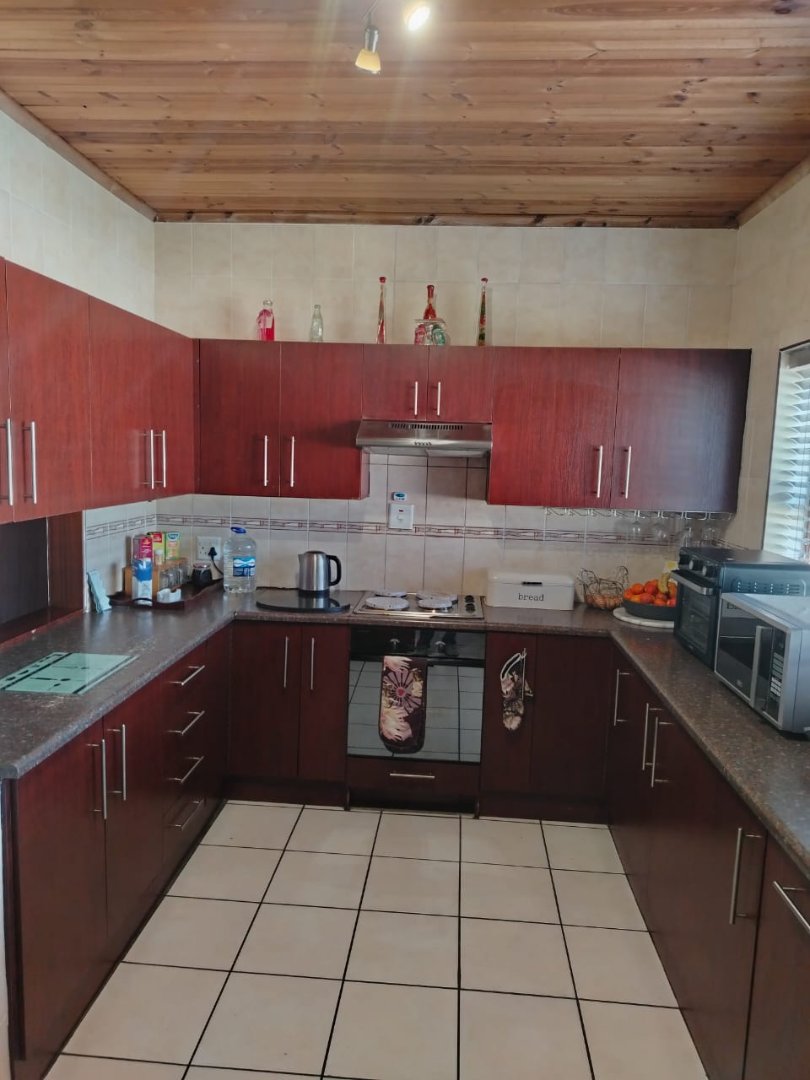 4 Bedroom Property for Sale in Heuwelkruin Eastern Cape